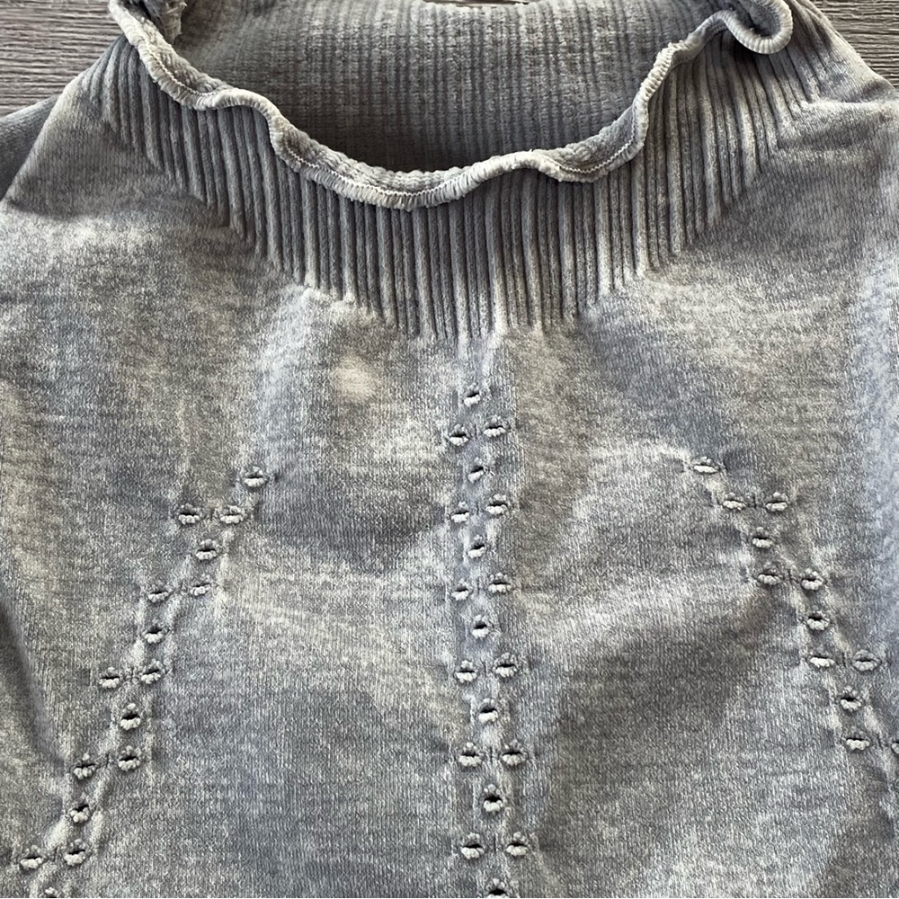 NEW FP Movement Good Karma Hi-Neck Layer Top in Ice Grey Size XS/S - Picture 4 of 16